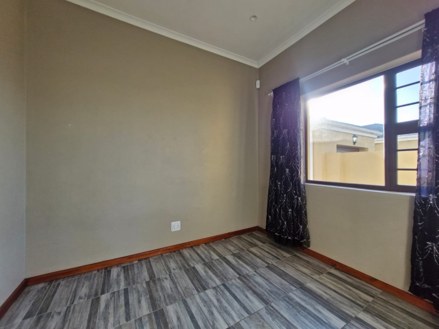 To Let 3 Bedroom Property for Rent in Overbaakens Eastern Cape
